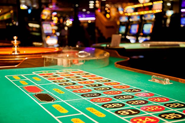 imbasslot dealer greeting players at live blackjack table with HD camera feed